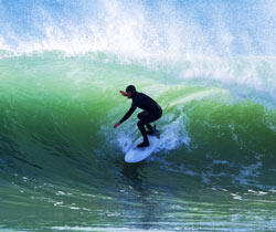 Learn to surf in Raglan